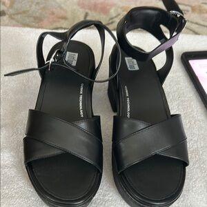 FitFlop Pilar Crossover Platform Ankle Strap Sandals in Black